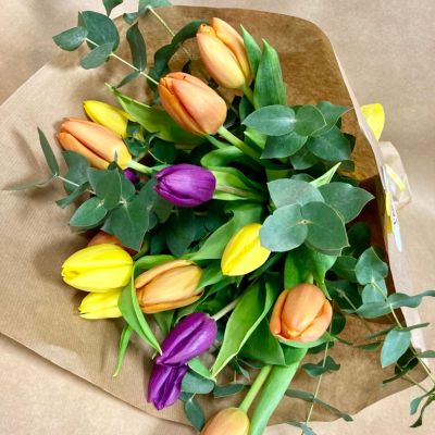 Ramo de tulipanes de colores